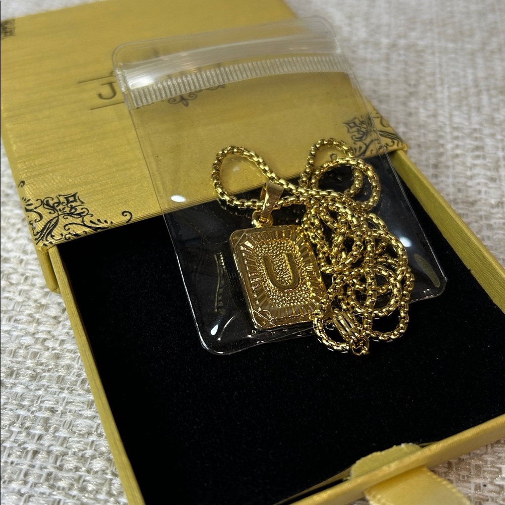 U Initial Gold Plate Necklace - Picture 3 of 4